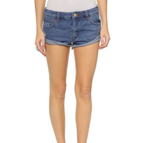 FREE PEOPLE Irreplaceable Denim Micro Mini Cutoff Folded Cuff 90s Jean Shorts 25 - Picture 1 of 7